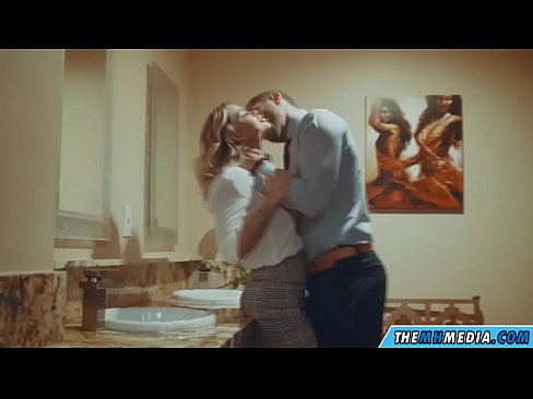 ❤️ Ke hoʻowalewale ʻia ʻoe e kahi blonde busty i kahi lumi hoʻomaha ākea ❤️❌ Anal video ma haw.prendiporno.ru ❌️❤